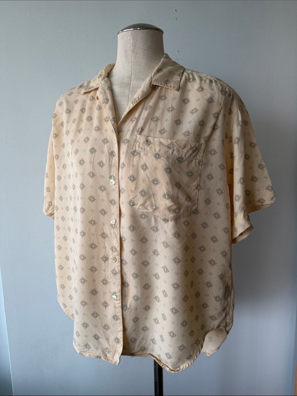Vintage LizSport Patterned Short-Sleeve button up Shirt